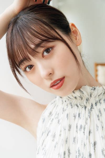 福原遥、オトナの色気全開の写真集発売 水着や泡風呂などセク。